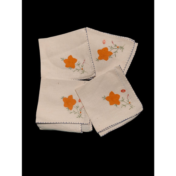 8 Vintage Hand Made Napkins & Matching Tablecloth - Picture 3 of 8